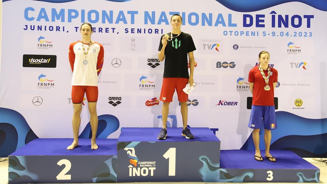 David Popovici Grabs Two Gold Medals at Romania’s National Swimming